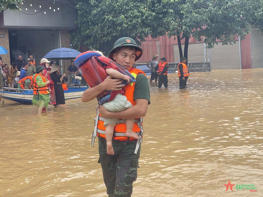 Quan tâm, hỗ trợ nhiều mặt cho quân nhân và gia đình